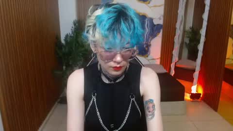 lyra_tay online show from April 25, 2026, 7:00 pm