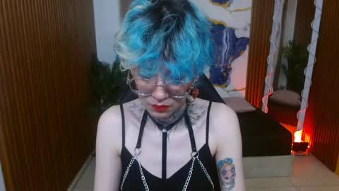 lyra_tay online show from May 3, 2026, 11:38 am