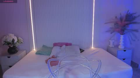 lyrafrost5 online show from March 12, 2026, 5:24 am