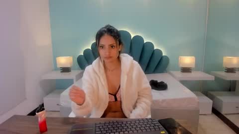 lysayrise online show from December 15, 2024, 1:22 pm