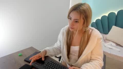 lysayrise online show from January 25, 2025, 4:24 pm
