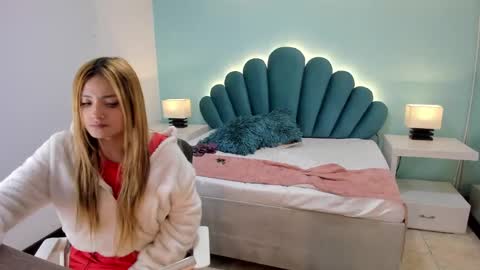 lysayrise online show from February 15, 2025, 3:06 pm