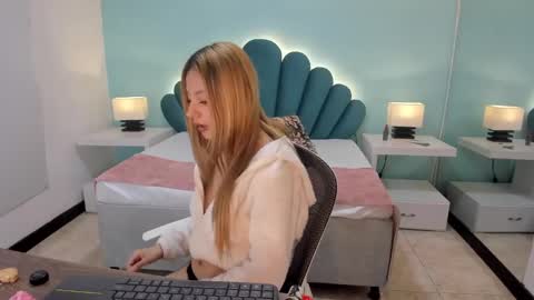 lysayrise online show from February 18, 2025, 1:44 pm