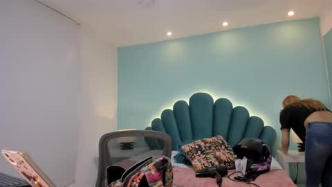 lysayrise online show from February 20, 2025, 11:09 am