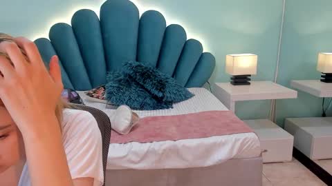 lysayrise online show from March 8, 2025, 8:03 pm