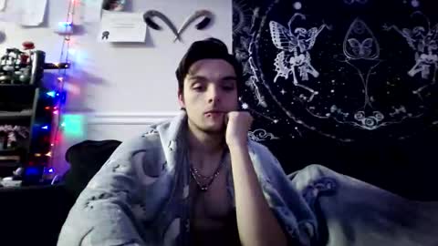 lyss_of online show from December 17, 2025, 3:12 am