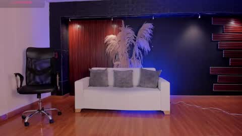 Snapshot of lyssa_muller chatting on January 4, 2025, 8:16 pm Lyssa  Everyday From 0700 to 1630 Col Time online show from January 4, 2025, 8:16 pm