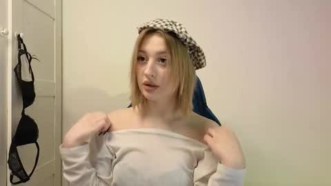 Mila online show from February 2, 2026, 5:39 am