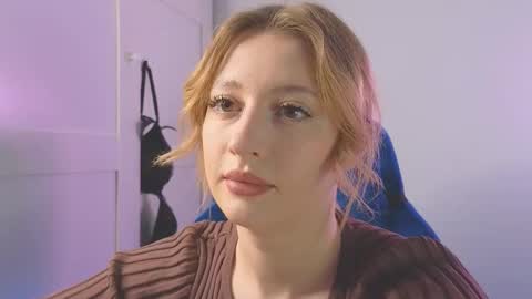 Mila online show from February 4, 2026, 5:35 am