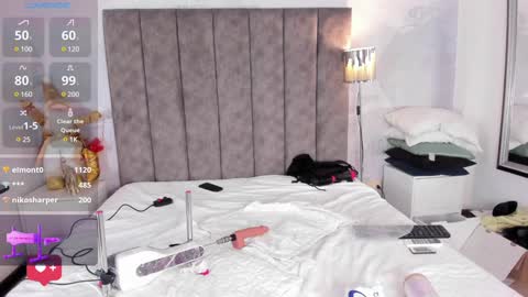Lyxi online show from January 7, 2025, 5:42 pm