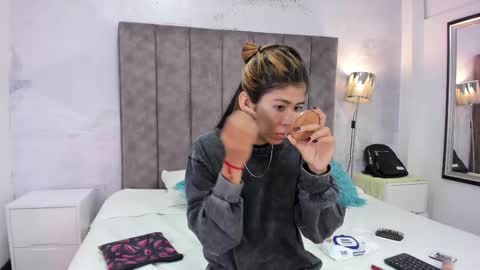 Lyxi online show from February 9, 2025, 11:36 am