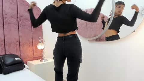 Lyxi online show from February 28, 2025, 6:09 pm