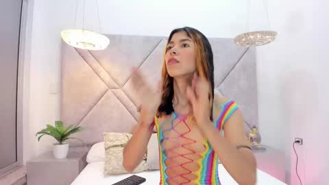 Lyxi online show from March 2, 2025, 11:39 am