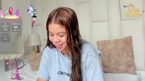 Mila online show from November 2, 2025, 3:36 pm