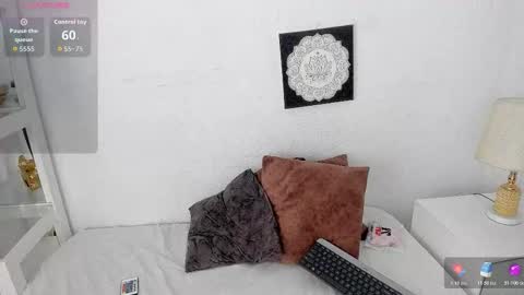 Mila online show from December 1, 2025, 5:07 pm