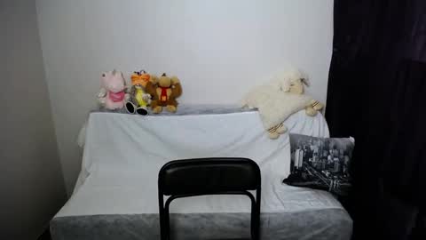 Snapshot of m_vikki chatting on December 2, 2024, 1:24 pm Vikki online show from December 2, 2024, 1:24 pm