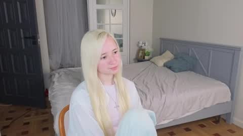 Snapshot of mabie_baby chatting on May 25, 2026, 6:03 pm Christina online show from May 25, 2026, 6:03 pm