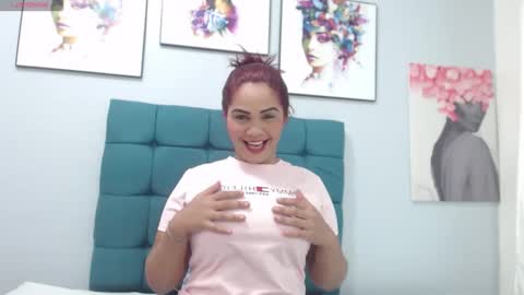macarena  online show from February 11, 2025, 4:56 pm