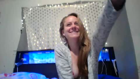 Snapshot of maceyloves chatting on May 1, 2026, 2:05 am maceyloves online show from May 1, 2026, 2:05 am