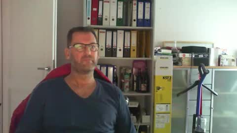 Snapshot of macfly67 chatting on October 4, 2025, 7:28 am macfly67 online show from October 4, 2025, 7:28 am