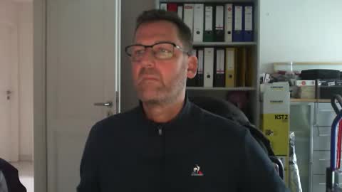 macfly67 online show from December 15, 2025, 9:46 am