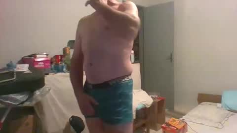 Snapshot of machoalex chatting on February 18, 2026, 7:37 am MACHOLIVRE online show from February 18, 2026, 7:37 am