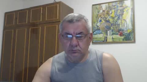 Snapshot of machomale3 chatting on October 4, 2025, 4:05 pm Macho online show from October 4, 2025, 4:05 pm