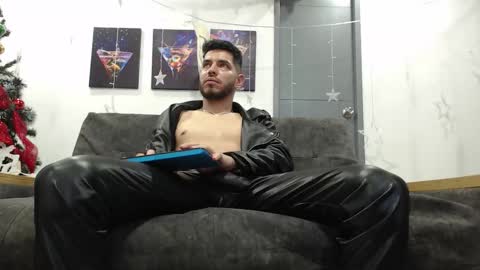 instagram mackdanielsx online show from December 17, 2025, 2:28 am