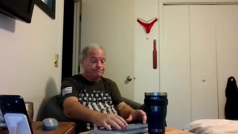 mackdocc001 online show from June 26, 2026, 5:39 pm