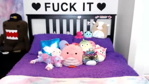 Mackenzie Wolfe online show from September 19, 2025, 5:53 am