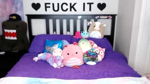 Mackenzie Wolfe online show from October 3, 2025, 5:15 am