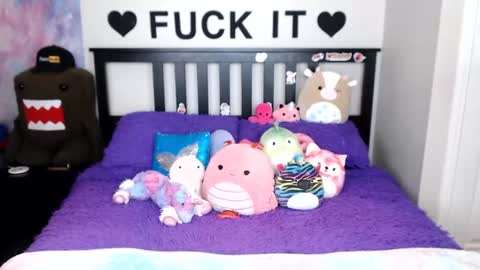 Mackenzie Wolfe online show from November 9, 2025, 4:33 am