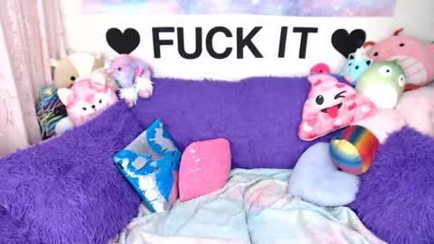 Snapshot of mackenziewolfe chatting on February 27, 2026, 6:24 am Mackenzie Wolfe online show from February 27, 2026, 6:24 am