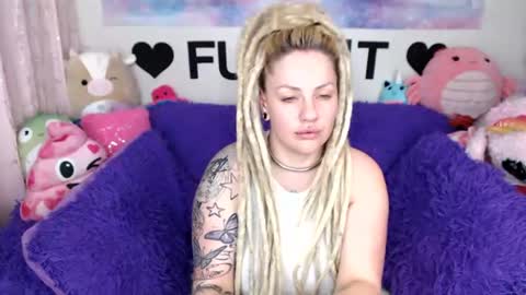 Mackenzie Wolfe online show from June 13, 2026, 4:10 am
