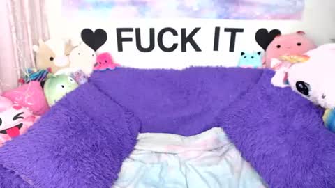 Mackenzie Wolfe online show from June 24, 2026, 4:55 am