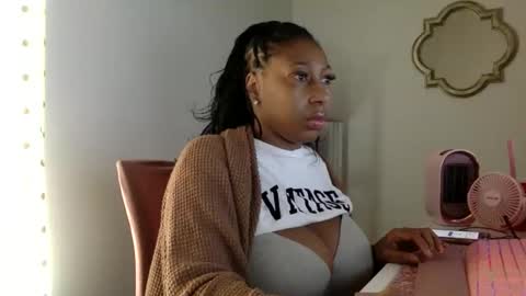 madam_glam online show from April 29, 2026, 4:22 pm