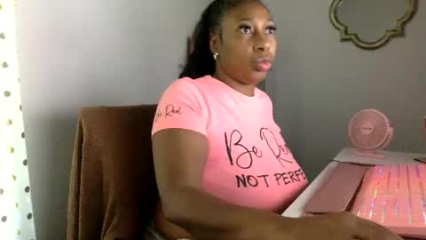 madam_glam online show from June 4, 2026, 2:23 pm
