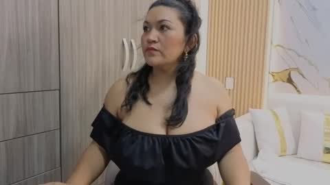 Snapshot of madam_hott chatting on October 2, 2025, 3:46 am Madam Hott  online show from October 2, 2025, 3:46 am