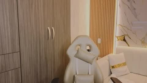 Snapshot of madam_hott chatting on October 20, 2025, 3:40 am Madam Hott  online show from October 20, 2025, 3:40 am