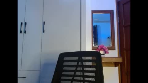 queency online show from May 3, 2026, 4:18 am
