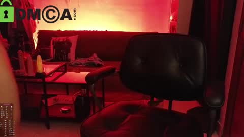 Madame La online show from October 18, 2025, 9:54 am