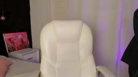 Snapshot of madame_lilith chatting on January 17, 2025, 11:27 am  madame lilith  online show from January 17, 2025, 11:27 am