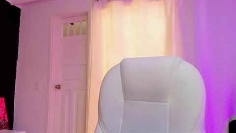 Snapshot of madame_lilith chatting on February 3, 2025, 5:35 pm  madame lilith  online show from February 3, 2025, 5:35 pm