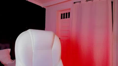 Snapshot of madame_lilith chatting on September 28, 2025, 11:15 am  madame lilith  online show from September 28, 2025, 11:15 am