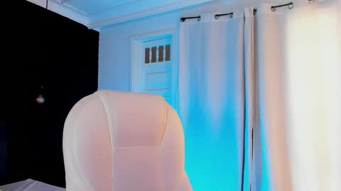 Snapshot of madame_lilith chatting on October 14, 2025, 1:45 pm  madame lilith  online show from October 14, 2025, 1:45 pm