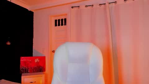 Snapshot of madame_lilith chatting on October 17, 2025, 11:24 am  madame lilith  online show from October 17, 2025, 11:24 am