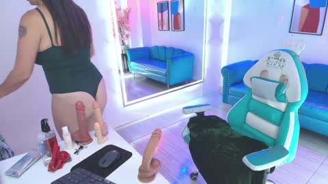 Madame Scarllet  online show from April 1, 2026, 1:41 pm
