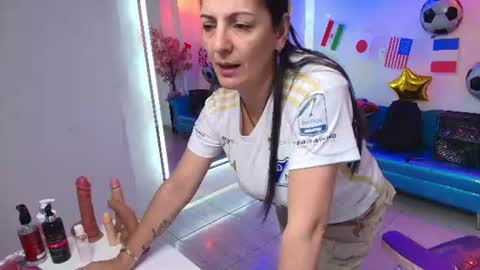 Snapshot of madame_scarllet chatting on July 18, 2026, 11:47 am Madame Scarllet online show from July 18, 2026, 11:47 am