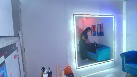 Snapshot of madame_scarllet chatting on July 21, 2026, 11:23 am Madame Scarllet online show from July 21, 2026, 11:23 am
