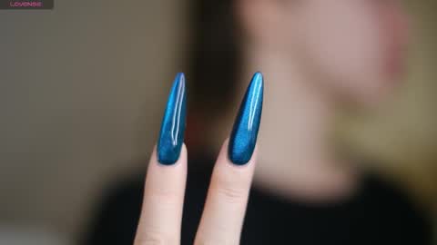 Snapshot of maddi_s_here chatting on November 19, 2025, 1:16 am Maddi online show from November 19, 2025, 1:16 am